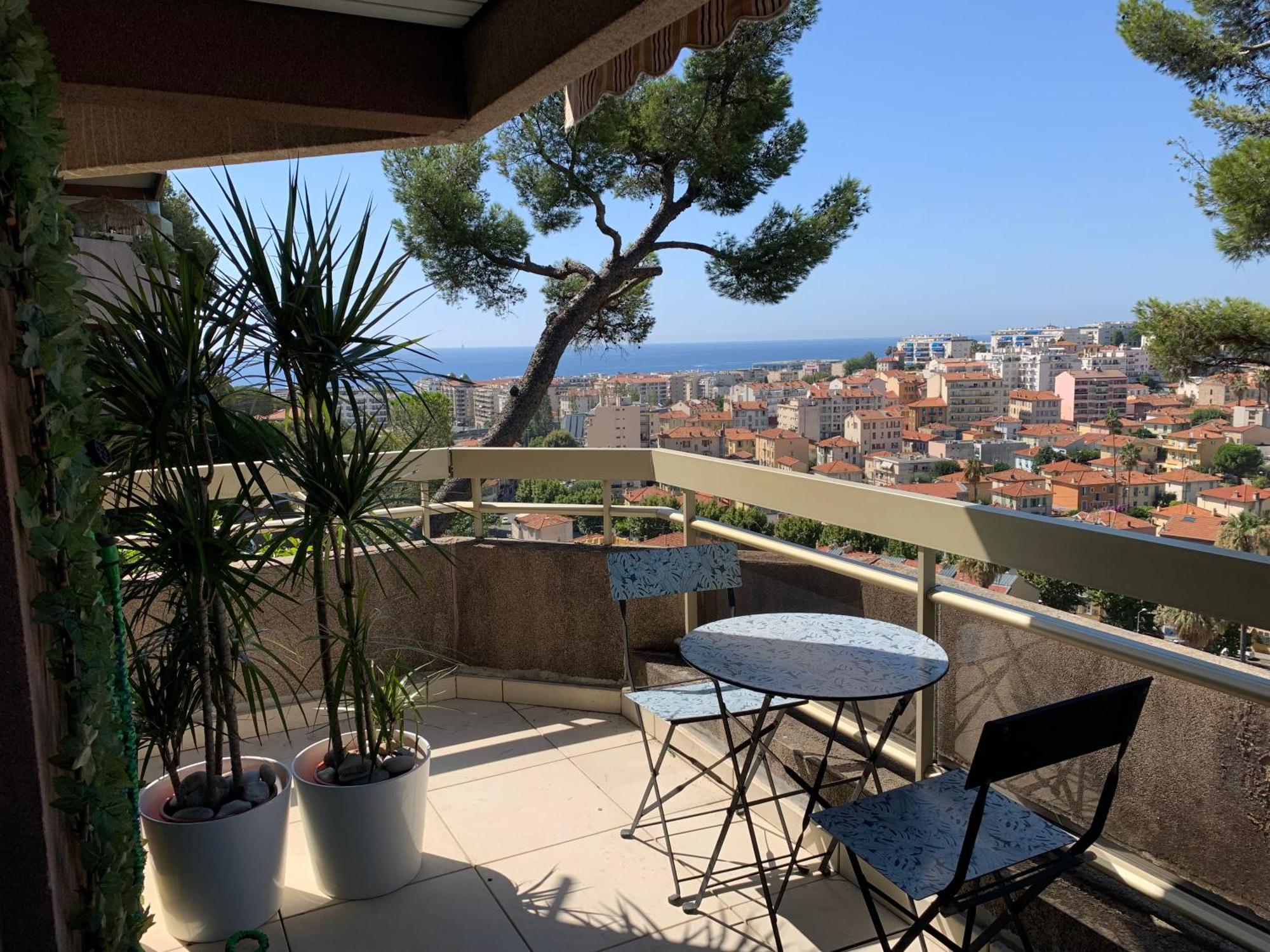 Apartment Nice, Grand Studio - Piscine - Terrasse Vue Mer *