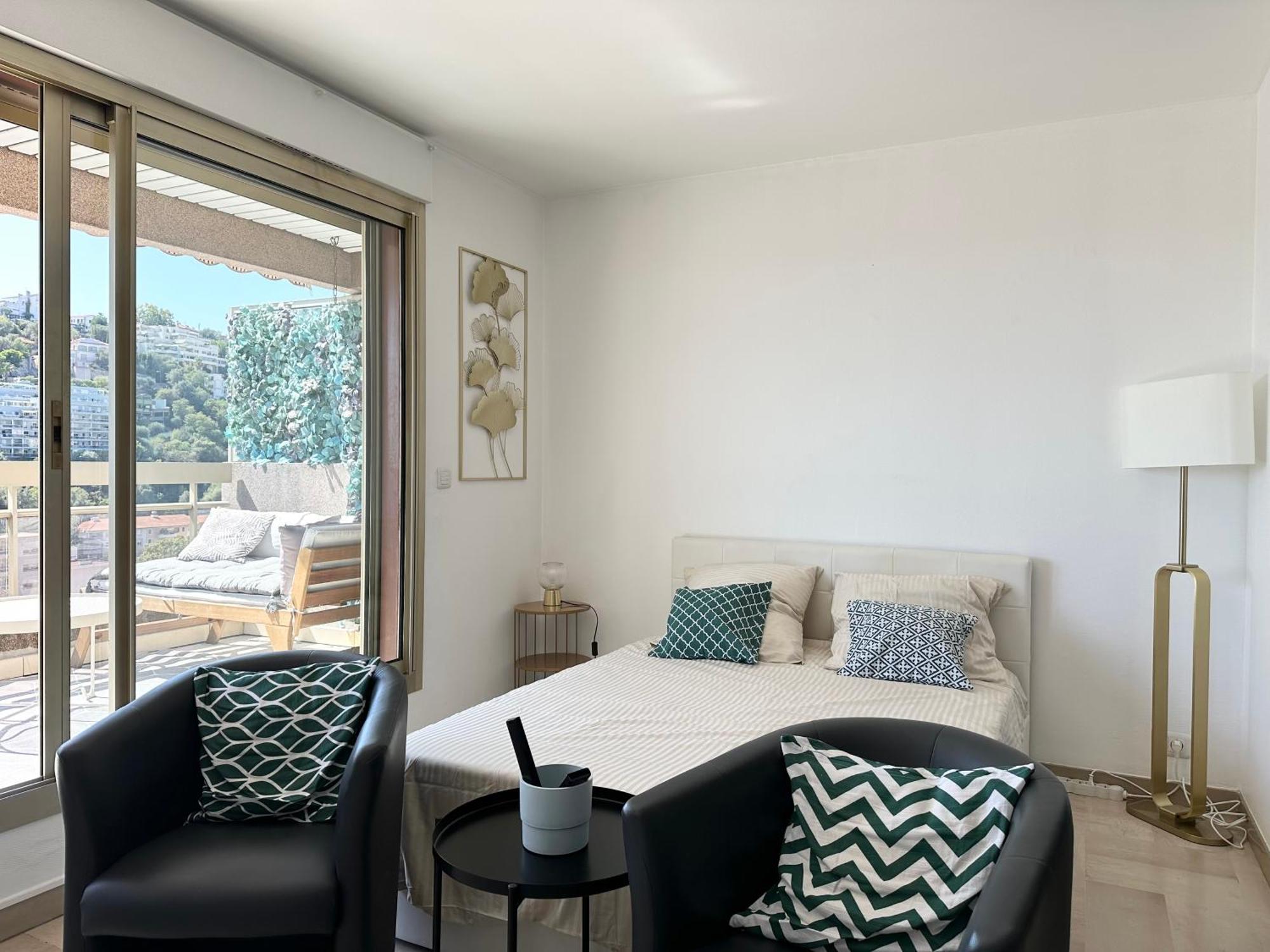 Apartment Nice, Grand Studio - Piscine - Terrasse Vue Mer